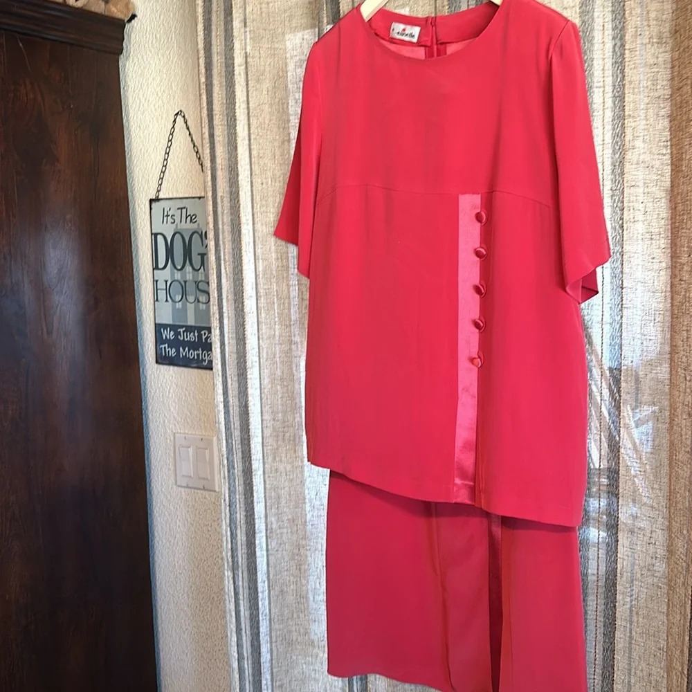 Elinette 2 piece outfit euro size 40 so US size 8